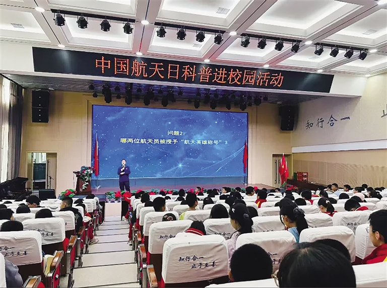 【兰州新闻网】科技街社区：校社联动 航天科普精彩开讲